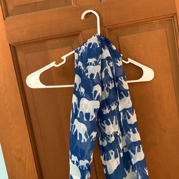 Elephant Loop Scarf - Picture 3 of 4